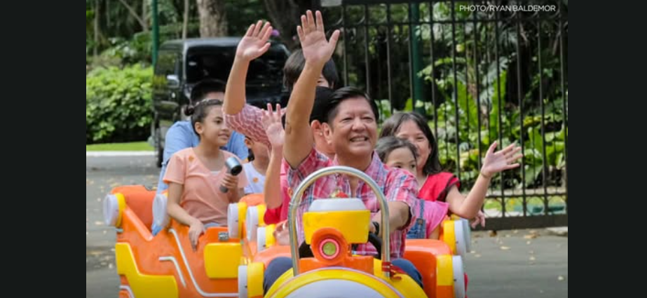 President Marcos plays Santa to 2,000 children